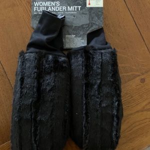 NORTH FACE MITTENS!  New w/tags